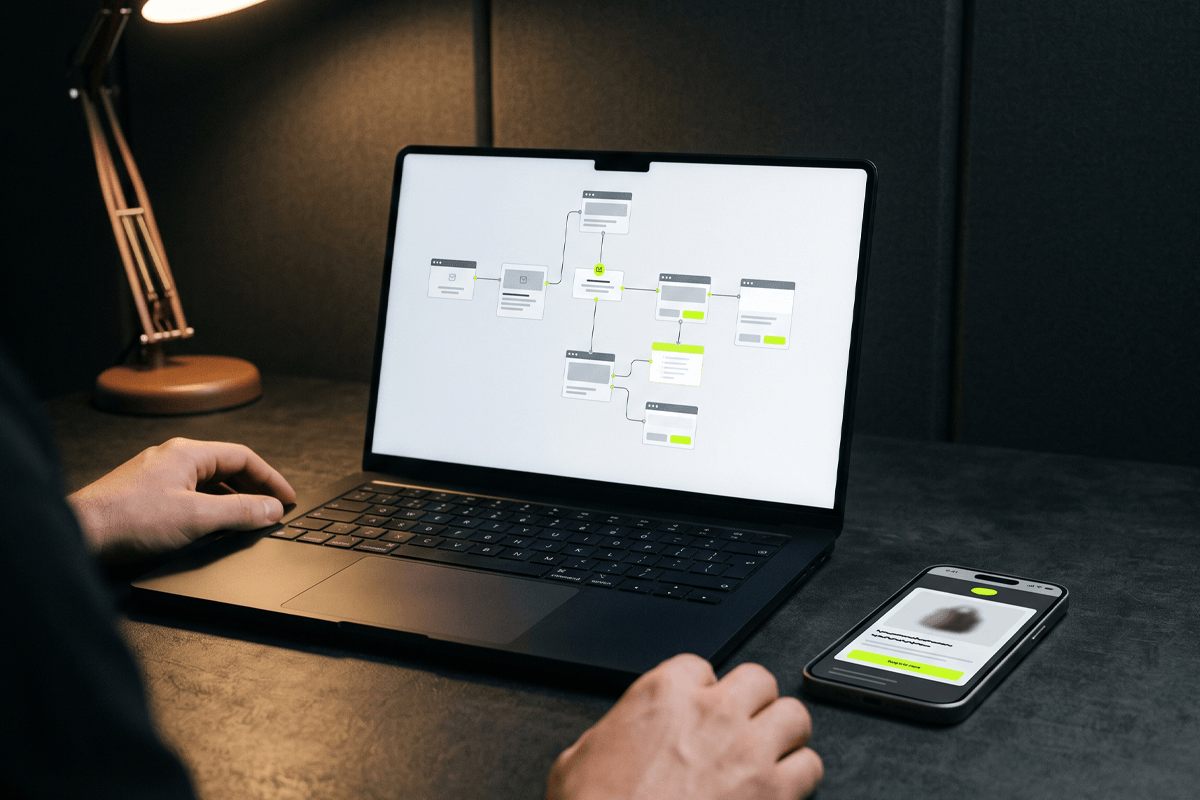 Flujo automatizado de email marketing y email en smartphone