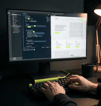 Desarrollo de un sitio web con editor de código y vista previa